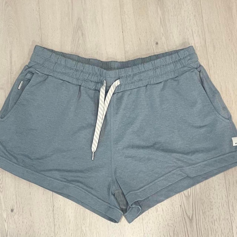 Vuori Halo Performance short 2.0 color heathered gray/blue size small